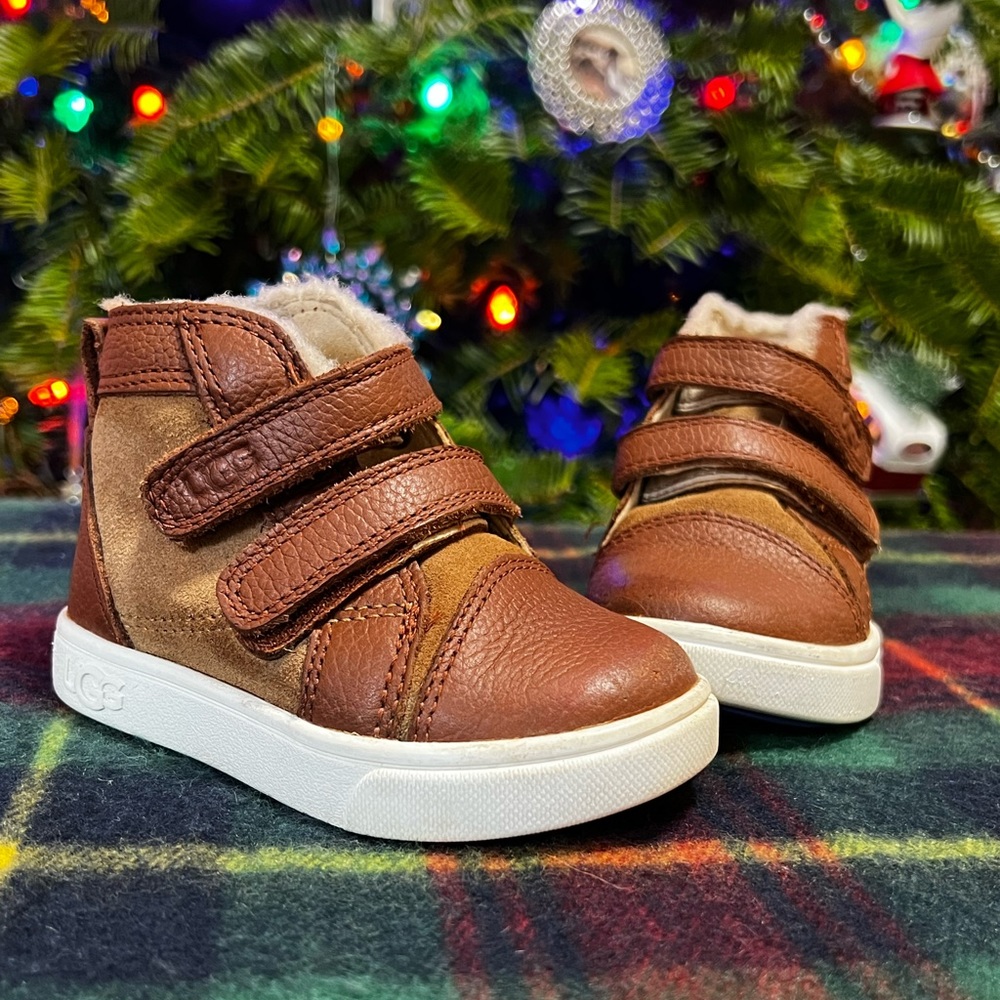 UGG Rennon II Hightop Toddler Size 6